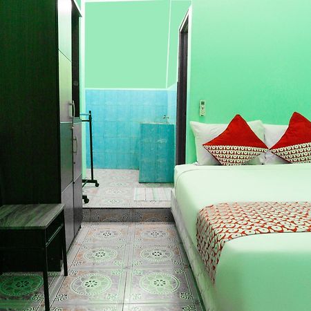 Oyo 3095 Semarapura Homestay Макасар Экстерьер фото
