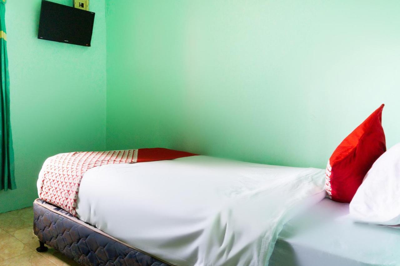 Oyo 3095 Semarapura Homestay Макасар Экстерьер фото