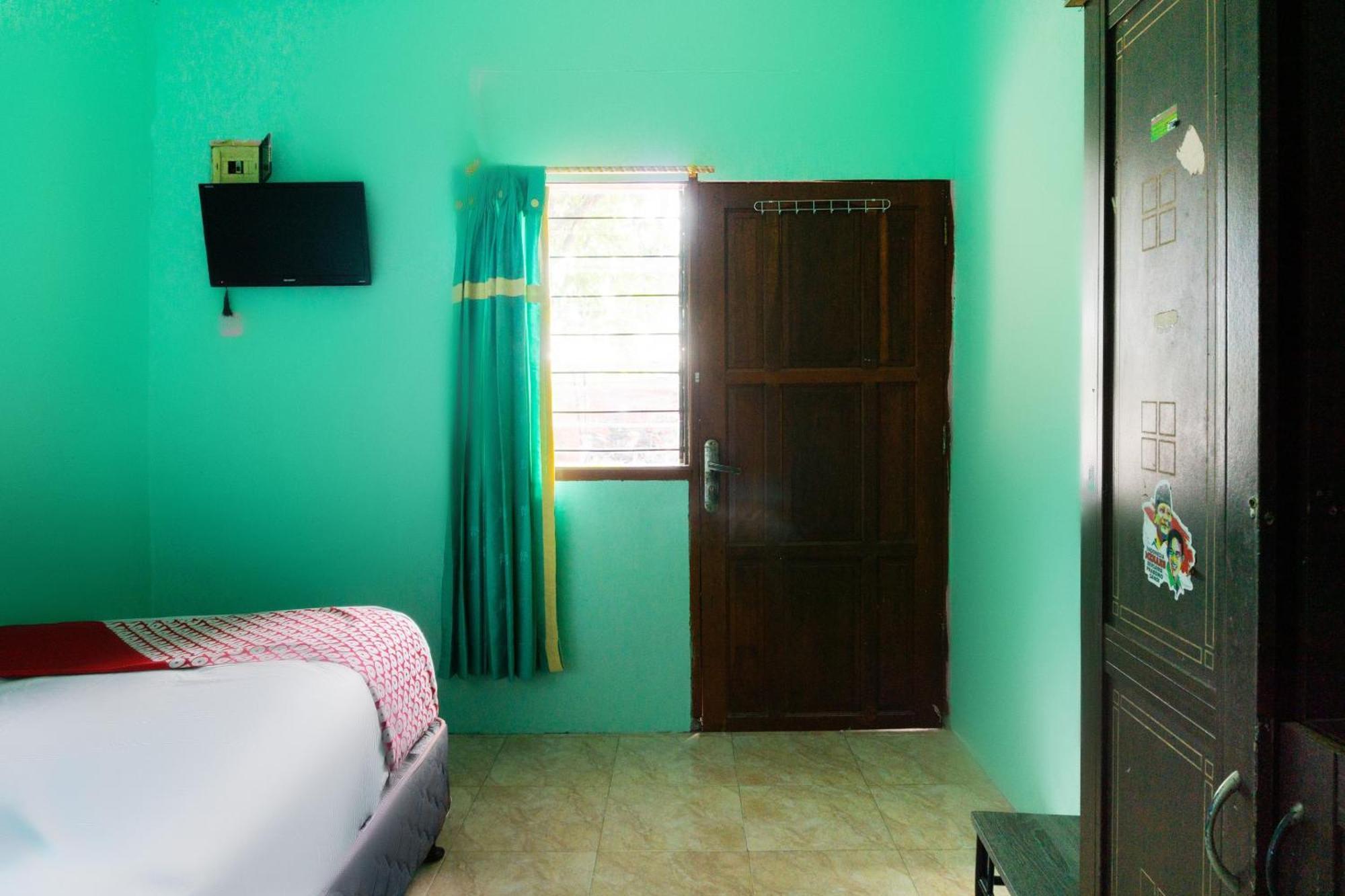 Oyo 3095 Semarapura Homestay Макасар Экстерьер фото