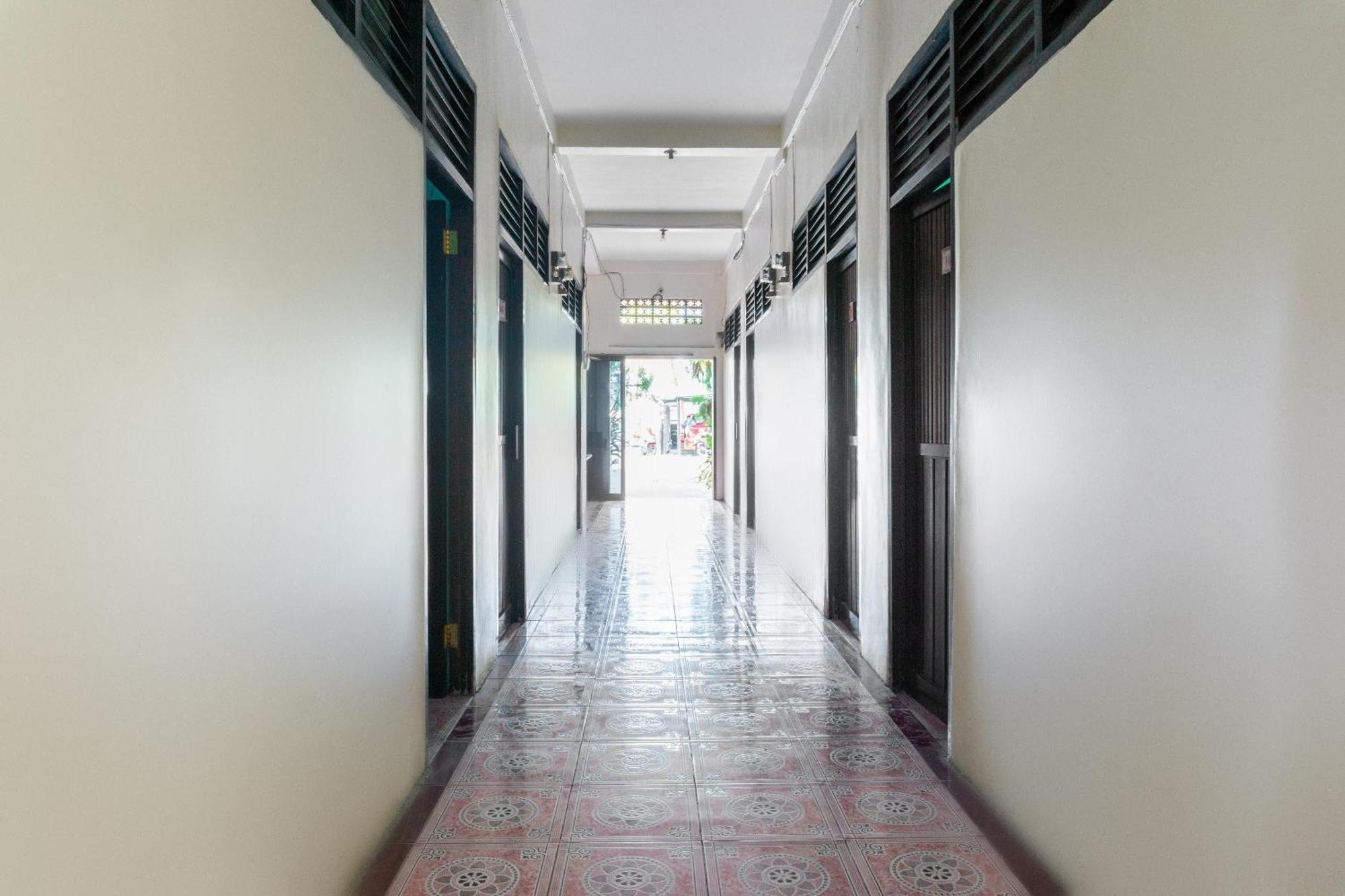 Oyo 3095 Semarapura Homestay Макасар Экстерьер фото