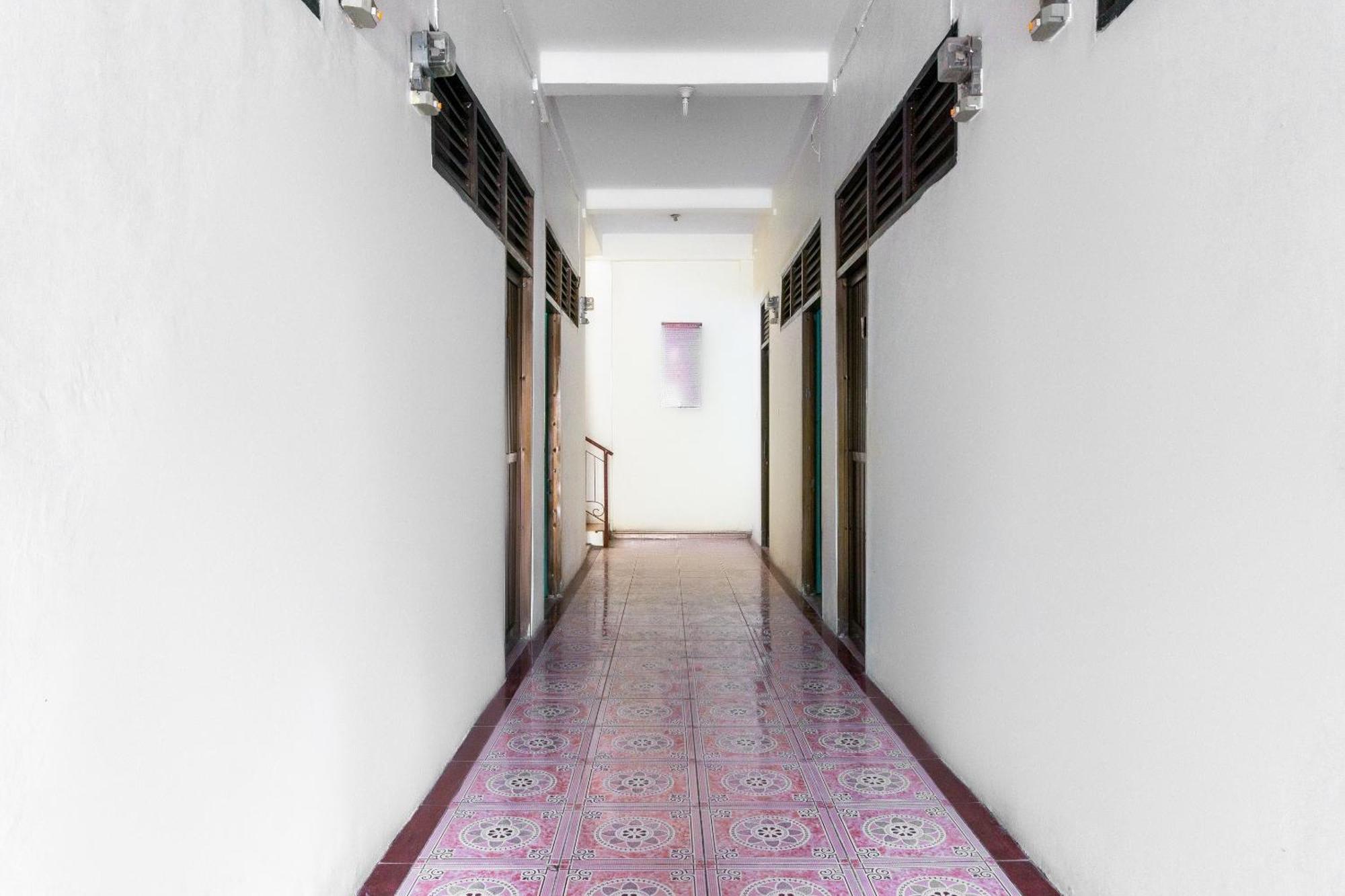 Oyo 3095 Semarapura Homestay Макасар Экстерьер фото
