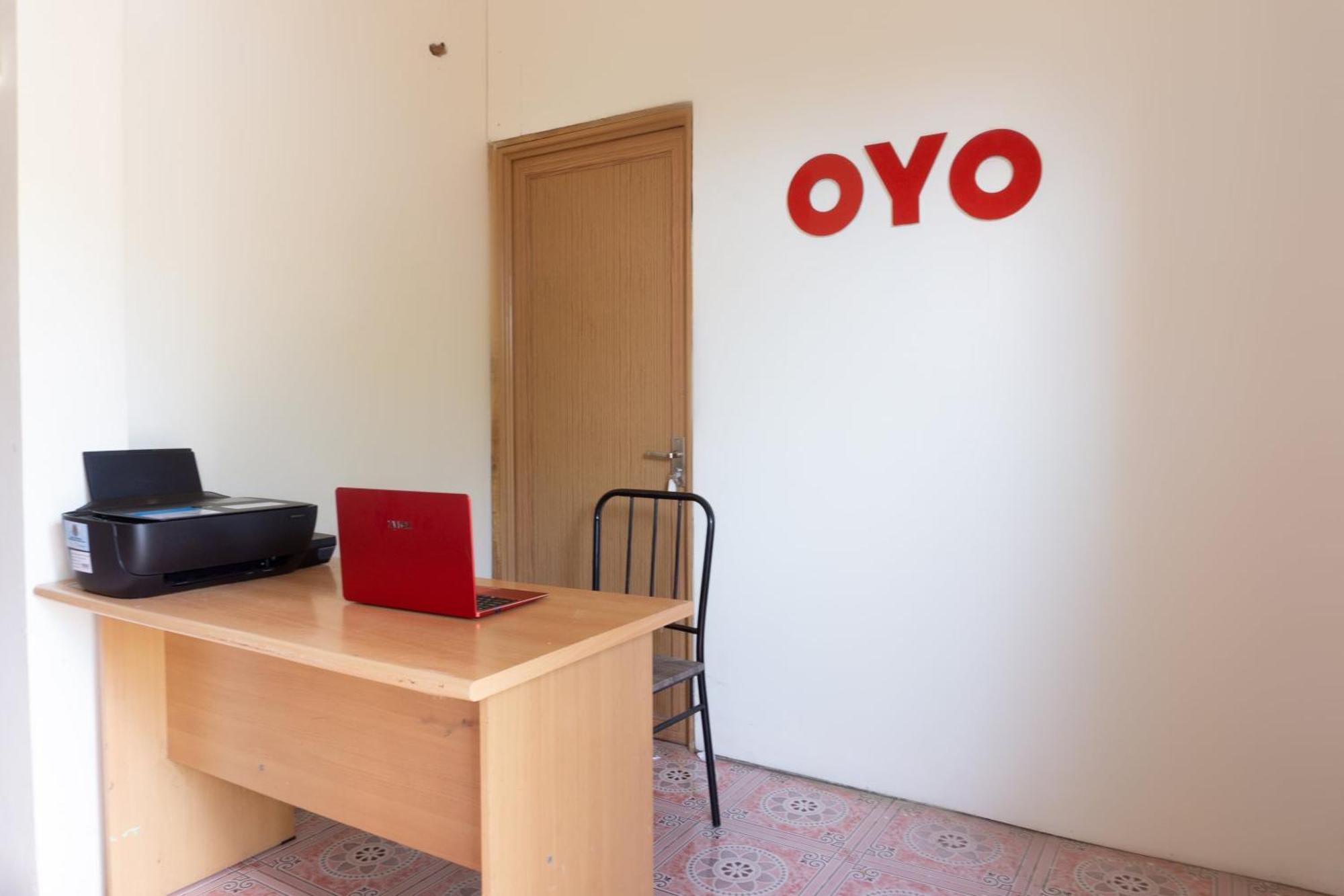 Oyo 3095 Semarapura Homestay Макасар Экстерьер фото